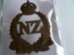 nz army cap badge ONWARD ex cond lugs good